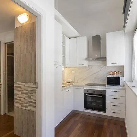 Apartmán Youhosty - Desenzano 7 *